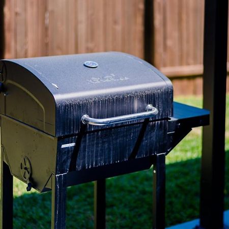 Gameroom, Bbq & Hot-Tub By Lackland & Seaworld サンアントニオ エクステリア 写真