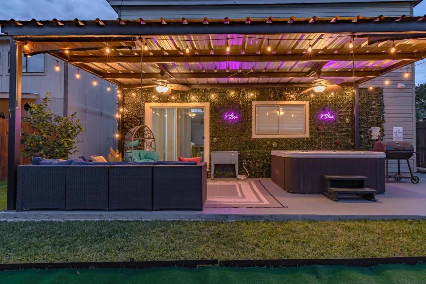 Gameroom, Bbq & Hot-Tub By Lackland & Seaworld サンアントニオ エクステリア 写真