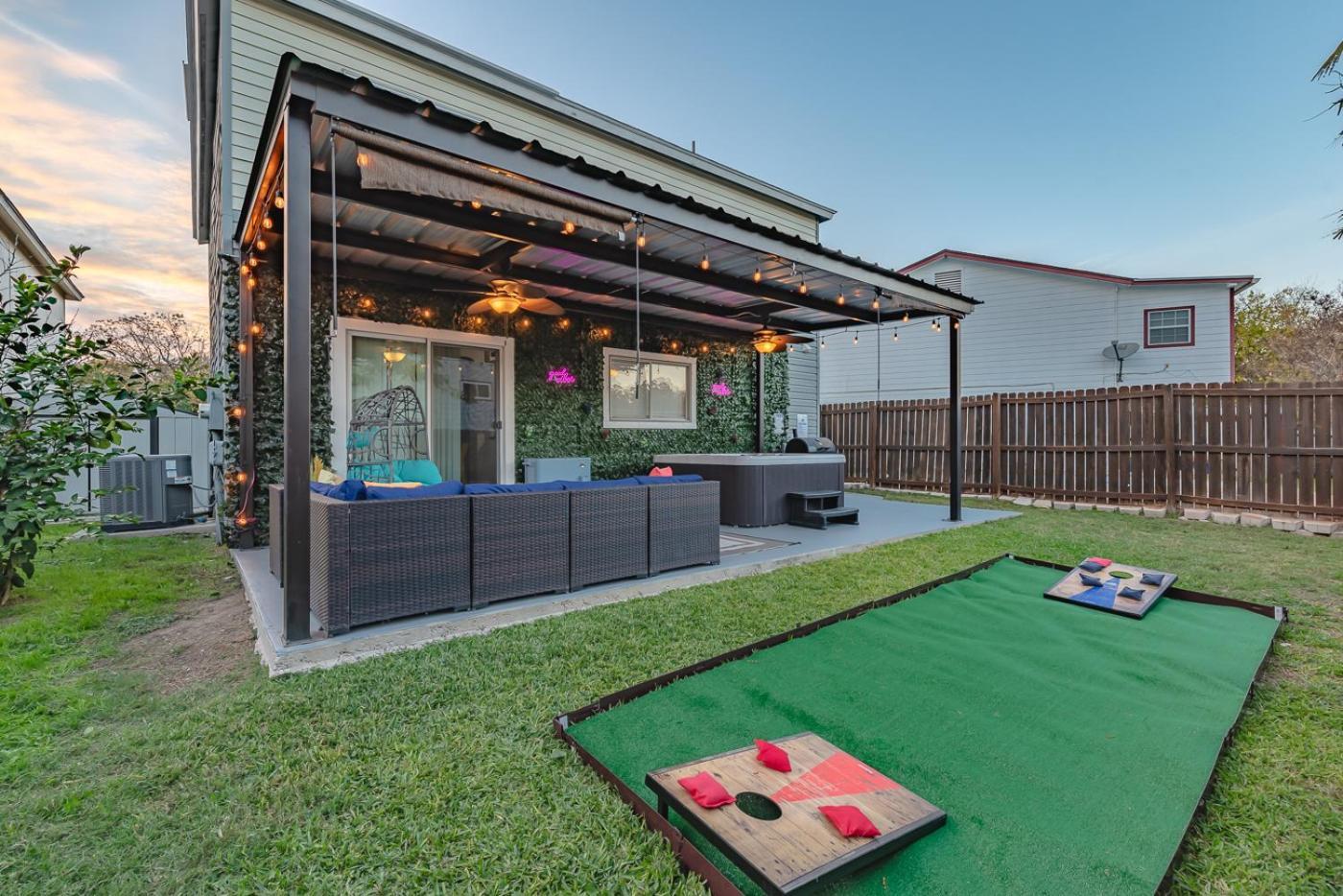 Gameroom, Bbq & Hot-Tub By Lackland & Seaworld サンアントニオ エクステリア 写真
