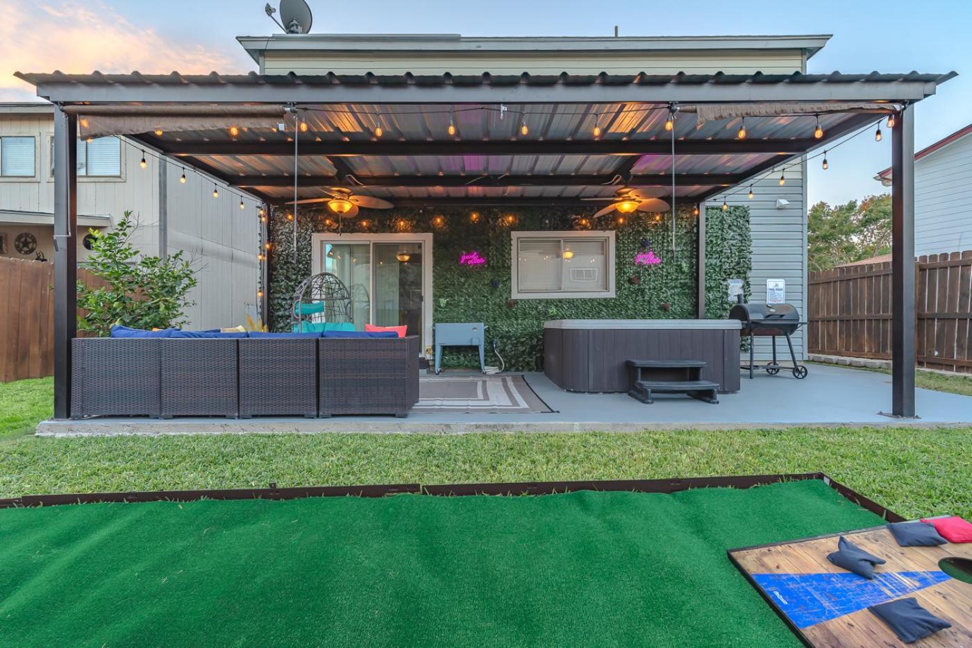 Gameroom, Bbq & Hot-Tub By Lackland & Seaworld サンアントニオ エクステリア 写真