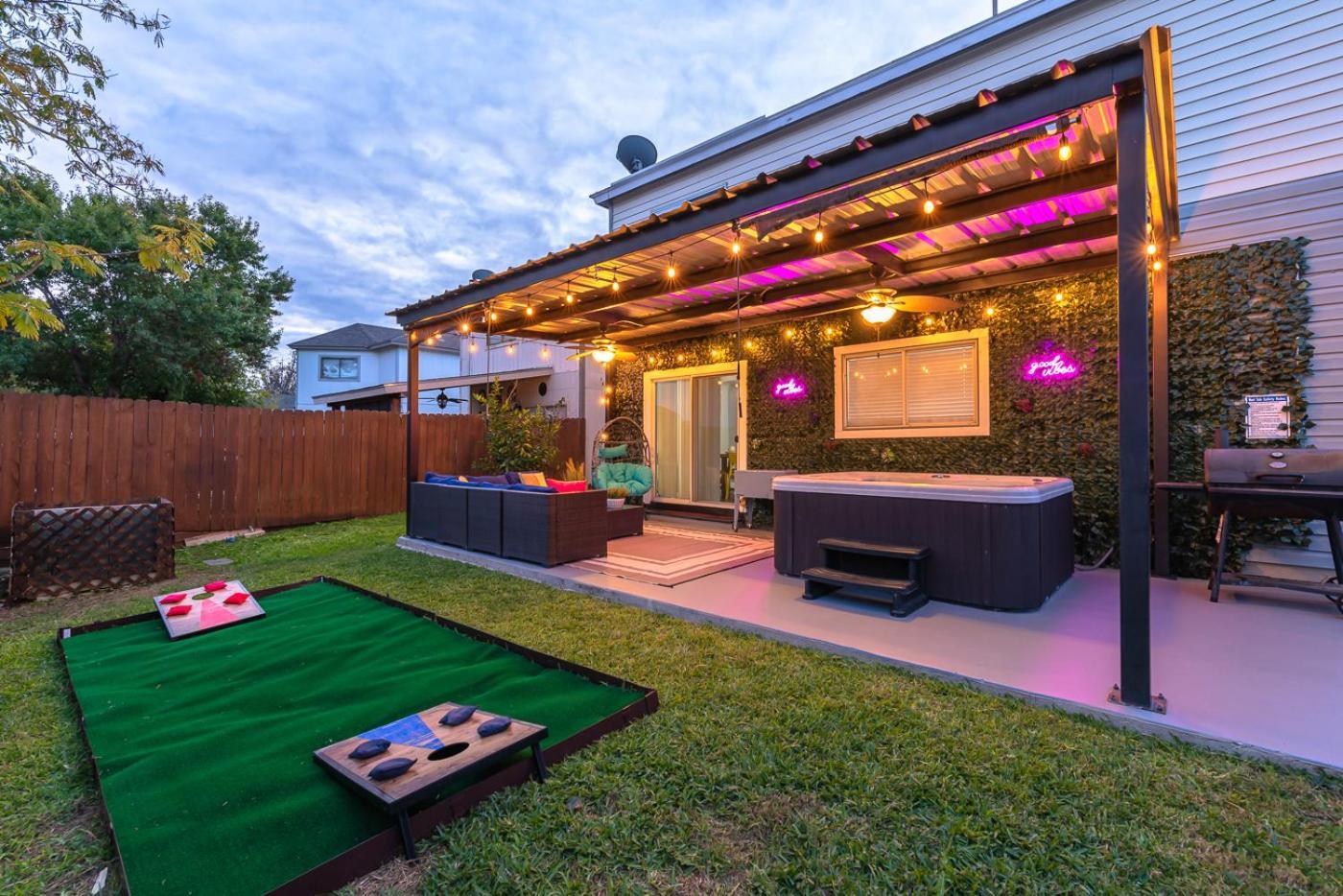 Gameroom, Bbq & Hot-Tub By Lackland & Seaworld サンアントニオ エクステリア 写真